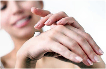 Chăm sóc móng tay hiệu quả tại nhà